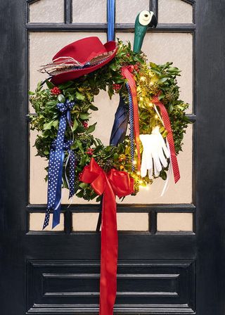 mary poppins wreath with red and blue colours poppins