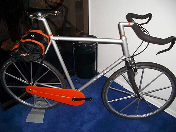 The inspiration behind the "Aeroblade" Spyker concept bike, designer Olaf Wit's college thesis was this incredible titanium courier machine.