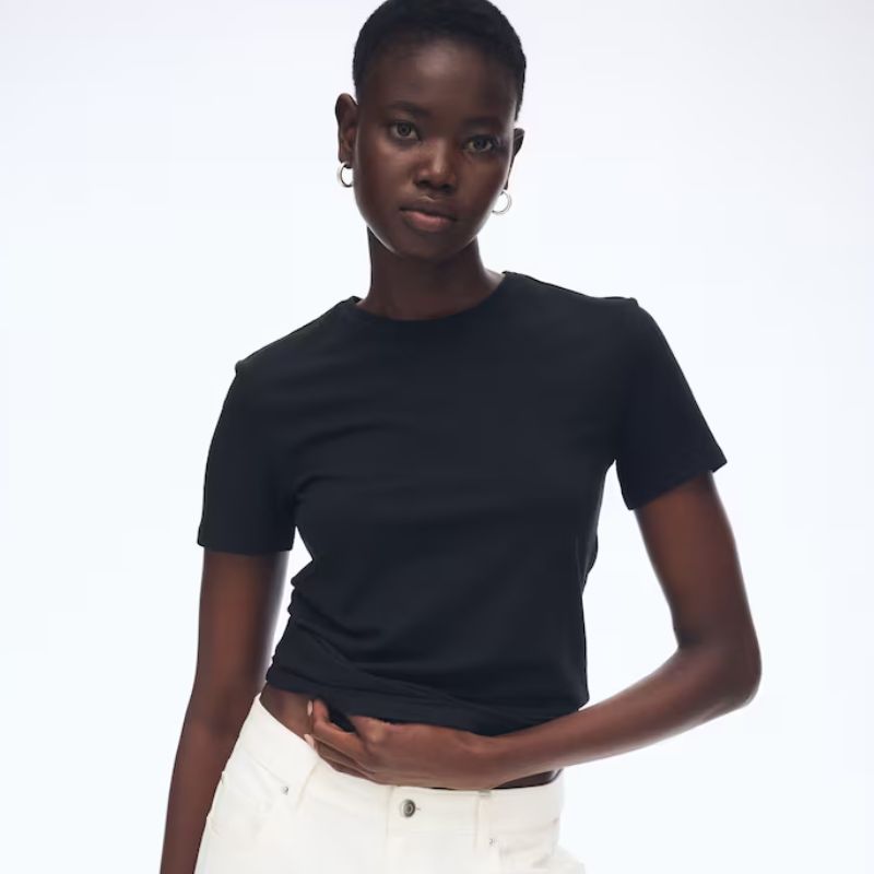 black fitted T-shirt