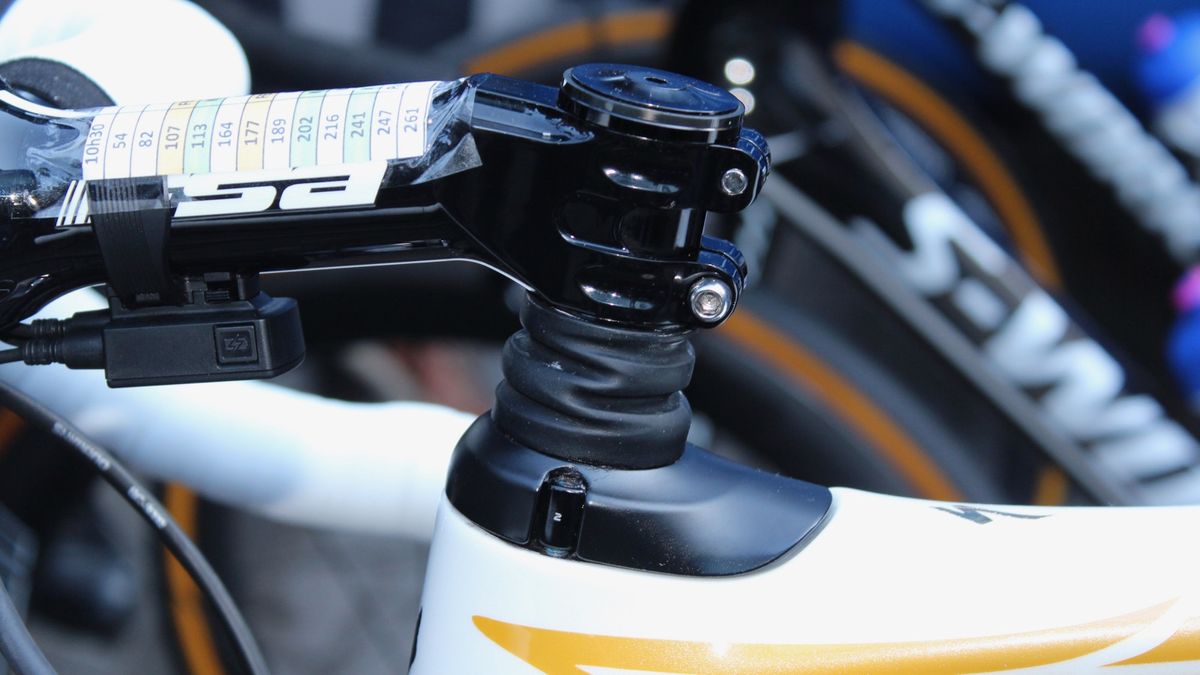 Boonen races new frontsuspension Specialized Roubaix at Flanders