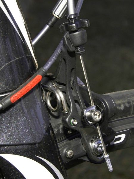 Aggressive yet careful machining sheds weight while retaining stiffness. Low-profile barrel adjusters yield smoother routing for reduced friction