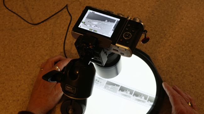 This new Kodak point-and-shoot film camera is made for beginners, yet ...