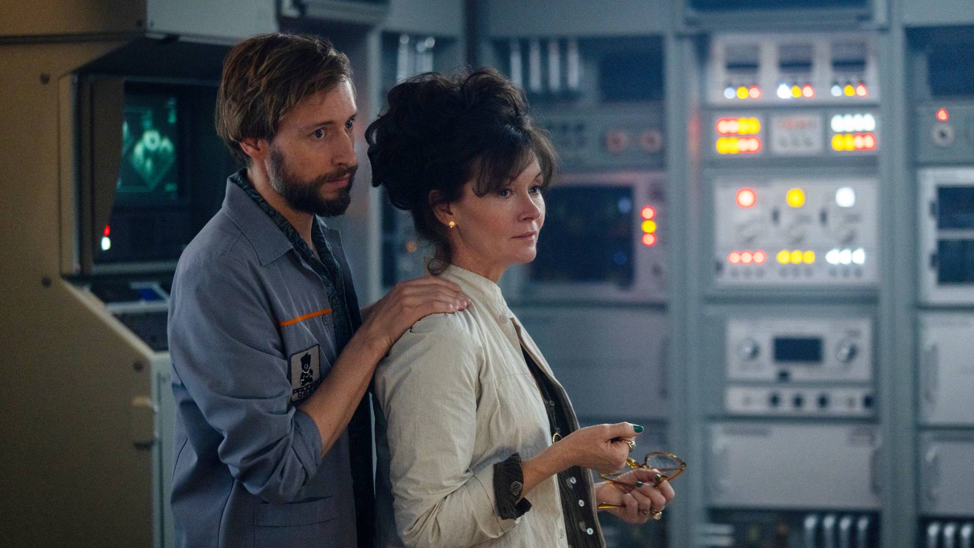 David Rysdahl as Arthur and Essie Davis as Dame Sylvia in "Alien: Earth"