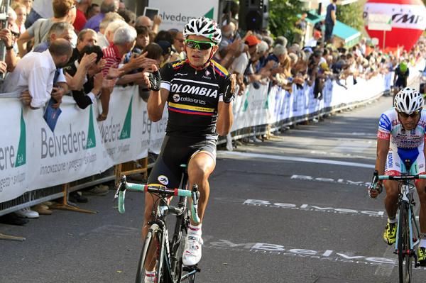 Fabio Duarte (Colombia-Coldeportes) outsprinted his five breakaway companions to win the 2012 Coppa Sabatini.
