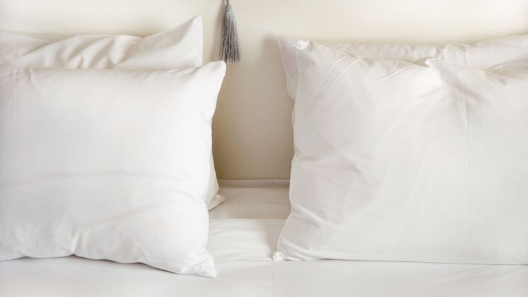 pillows on bed, best cooling pillows