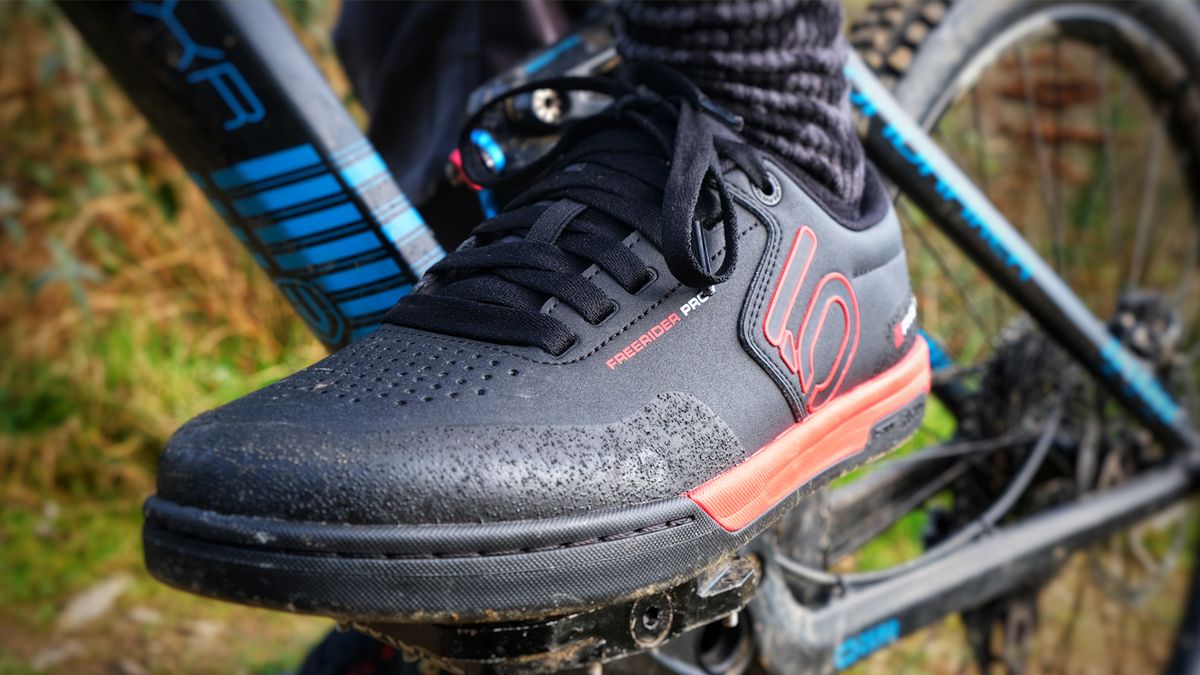 A fast shoe for fast riders – Crankbrothers present the Mallet BOA, a  clipless race shoe with a BOA closure system.