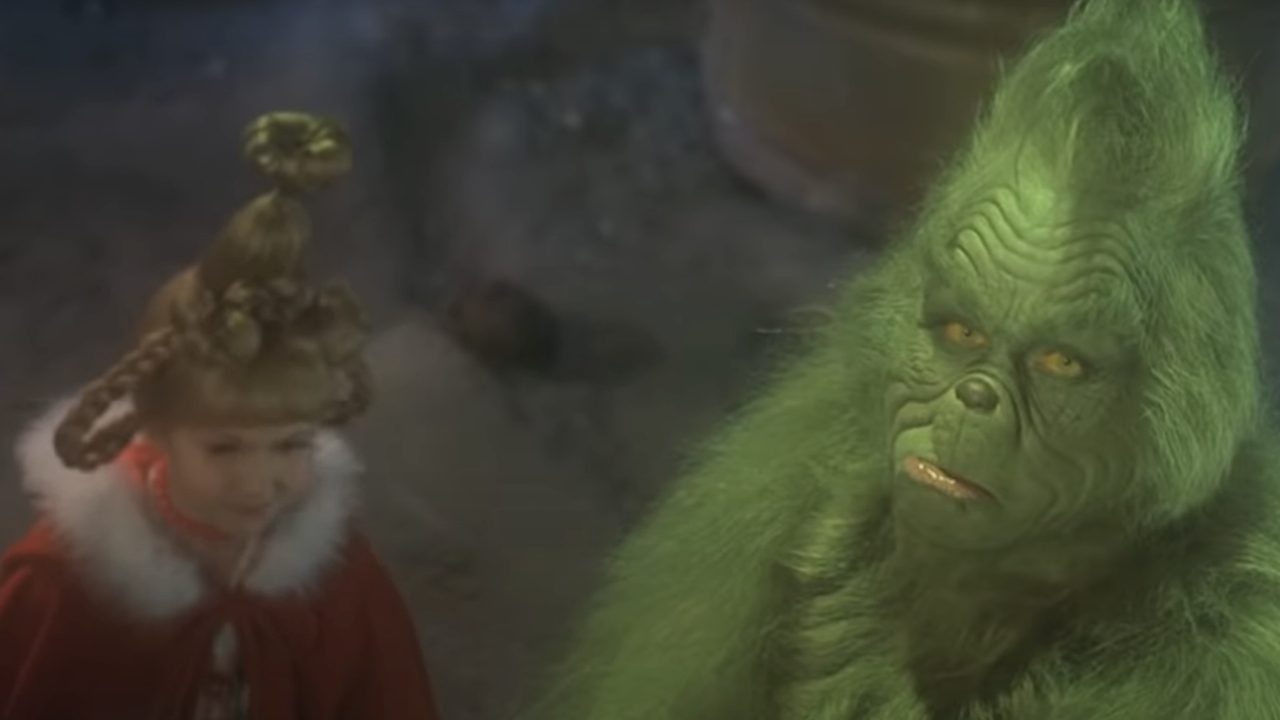 Taylor Momsen and Jim Carrey in How The Grinch Stole Christmas