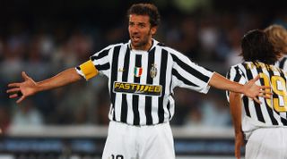VERONA, ITALY - SEPTEMBER 14: Alessandro Del Piero of Juventus gestures during the Serie A match between Chievo Verona and Juventus at the Stadio Marc'Antonio Bentegodi on September 14, 2003 in Verona, Italy. (Photo by Etsuo Hara/Getty Images)