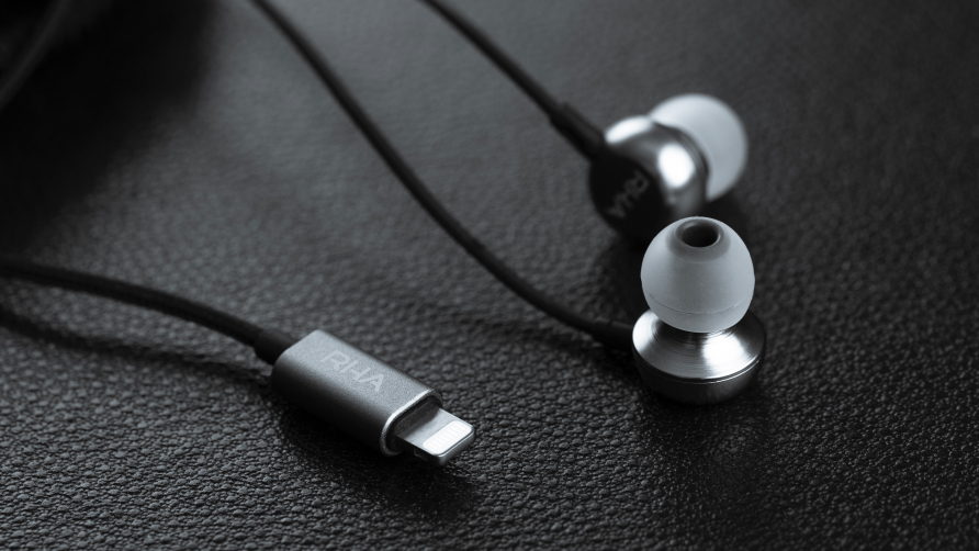 Best in ear best sale headphones with lightning connector