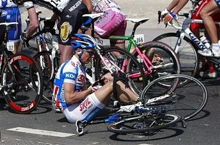 Robert Wagner (Skil-Shimano) crashed.