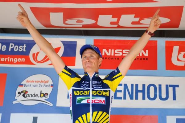 Lieuwe Westra celebrates his prologue win