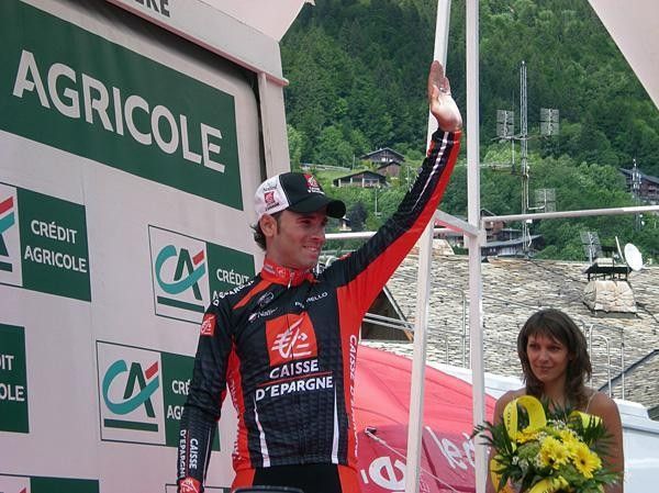 Alejandro Valverde (Caisse d'Epargne) continues to lead the race.