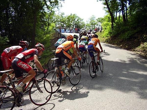 Evans sits in the group of favourites and is never too far from the front.