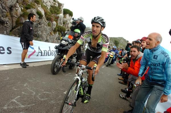 Juan Jose Cobo (Geox-TMC) solos to an impressive win