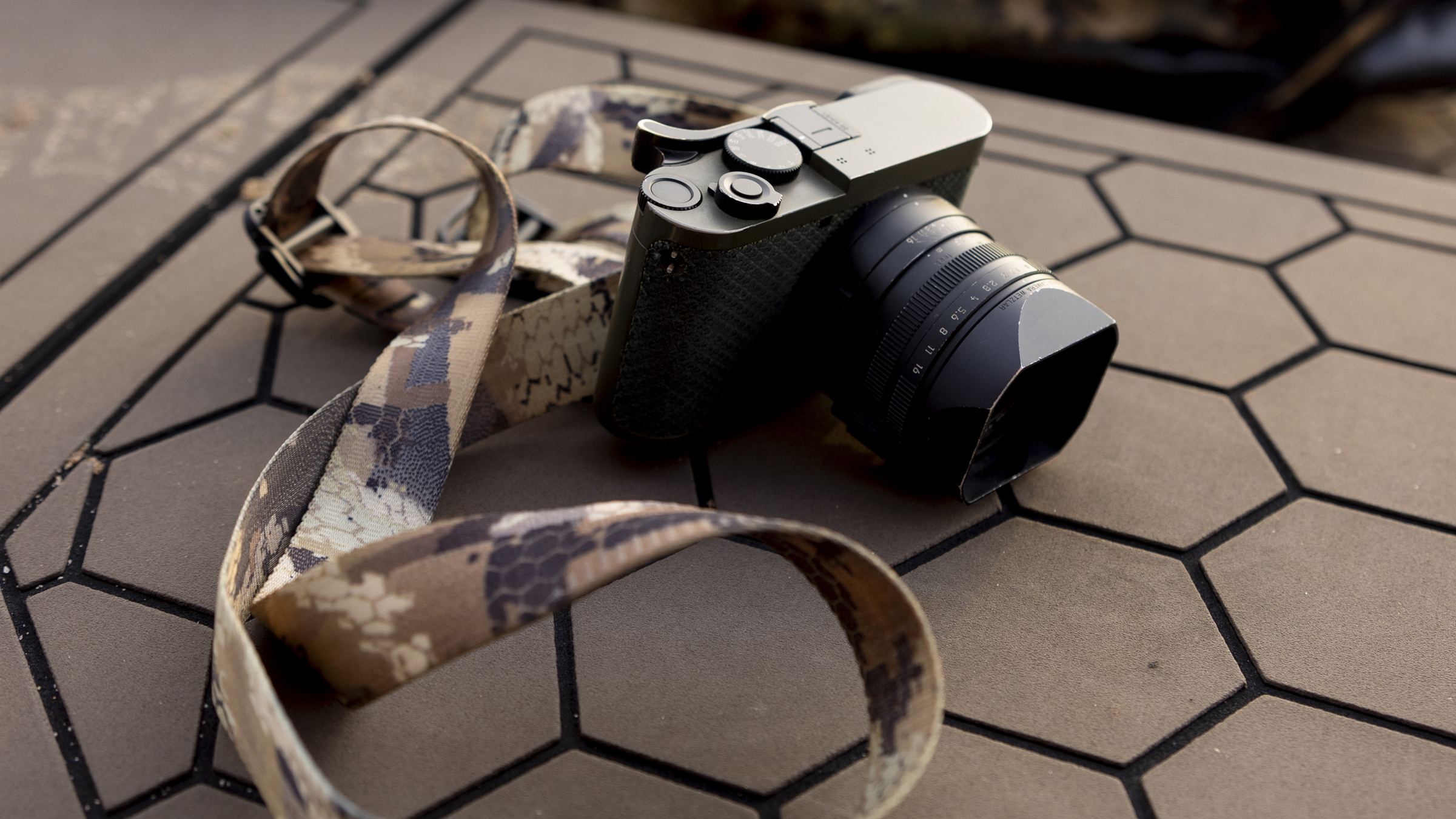 The Peak Design Slide Lite in the limited edition Sitka Optifade Marsh camouflage pattern