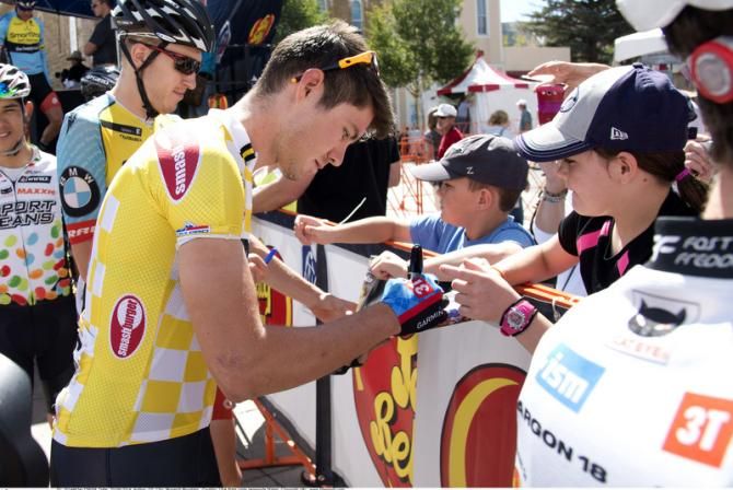 Alex Howes (Garmin-Sharp) signing autographs at the start in Salida