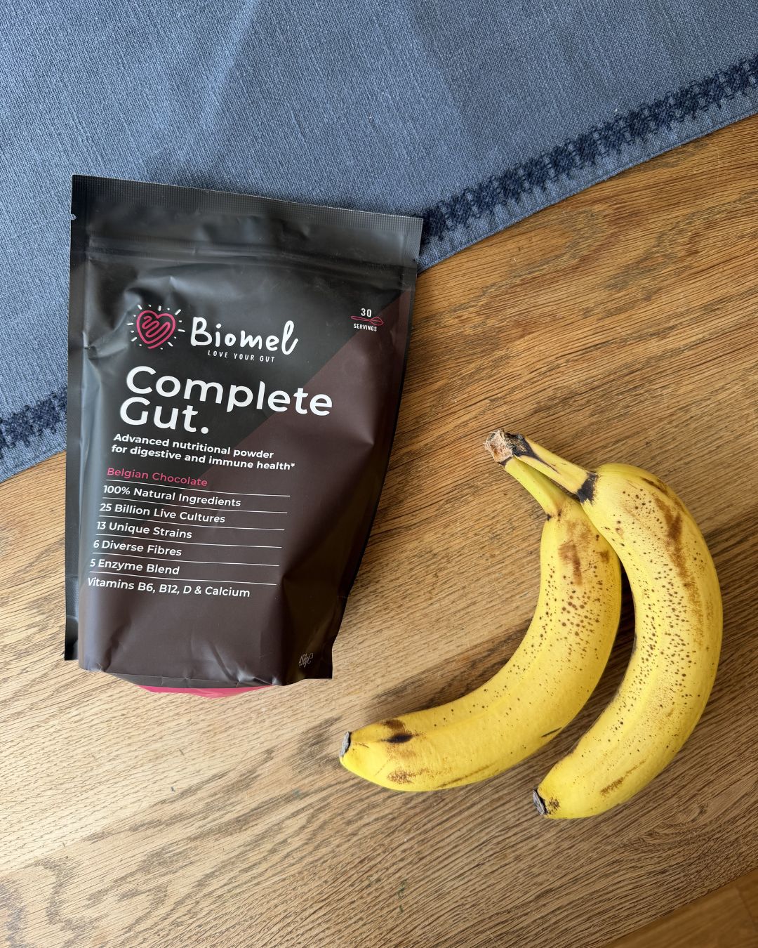Health freelancer Georgia trying the Biomel Complete Gut supplement: in a shake and as a smoothie