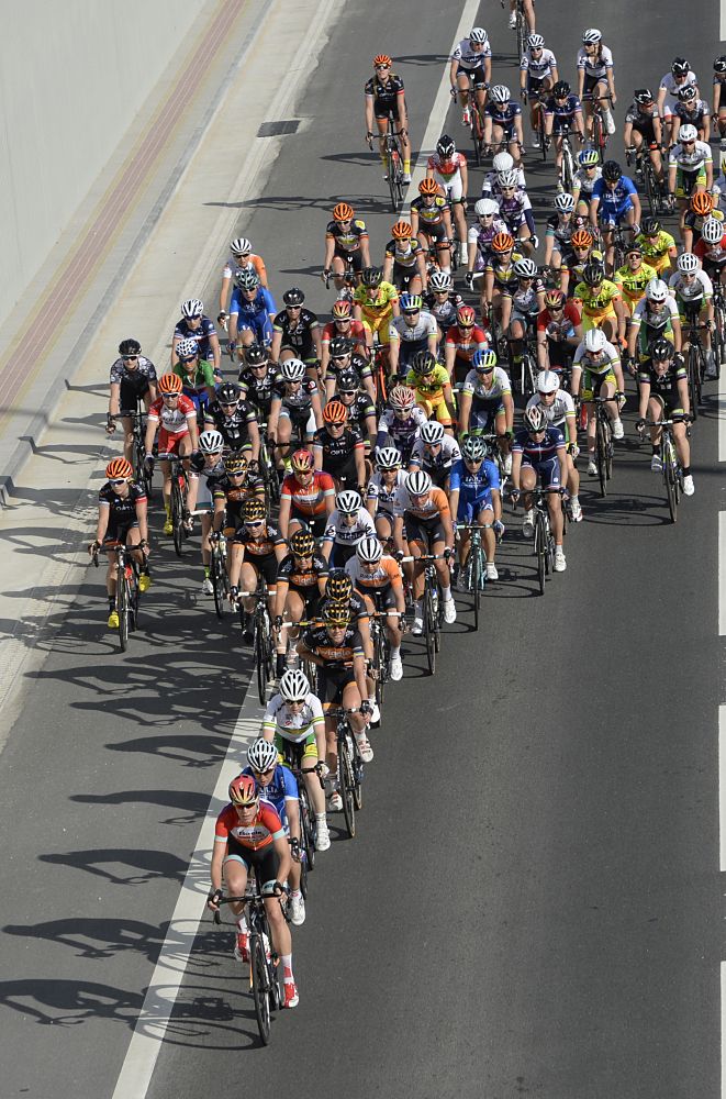The full field at stage 1 Ladies Tour of Qatar