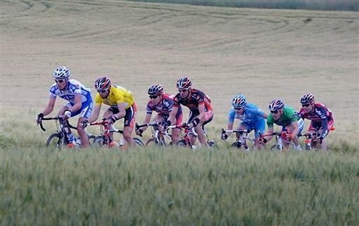 The lead group rolls through the French countryside.