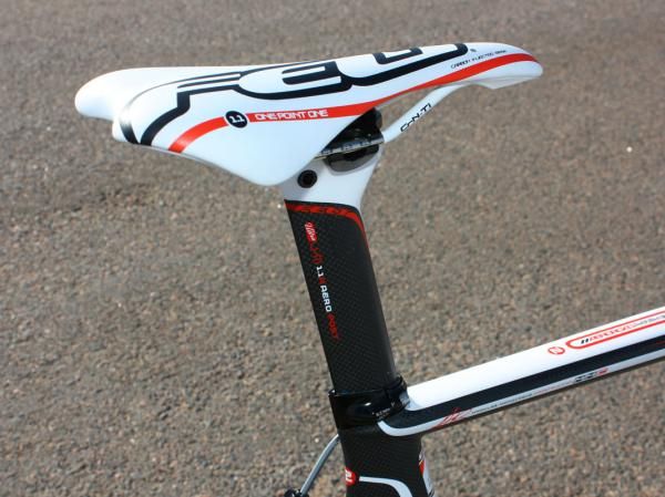 The carbon post utilizes an aero profile as well and is capped with Felt's own 11 saddle