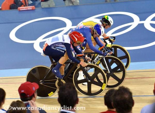 The women fight out every sprint during the elimination race