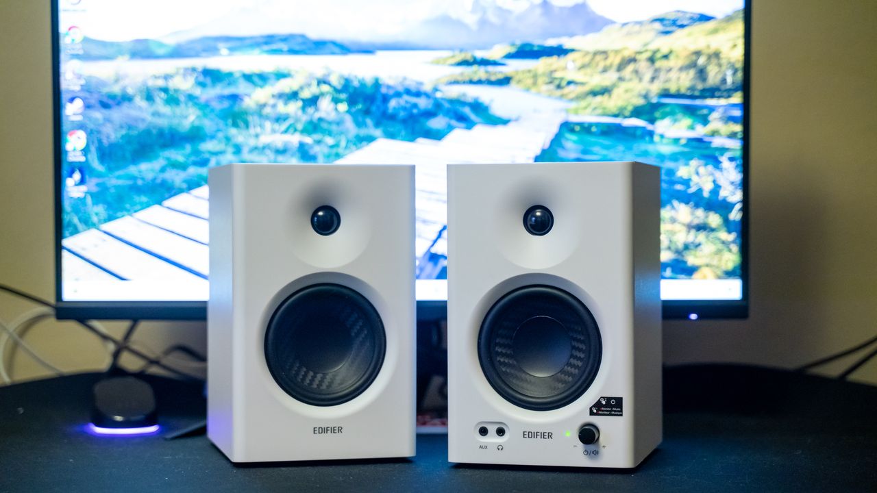 Edifier MR4 on a desk setup