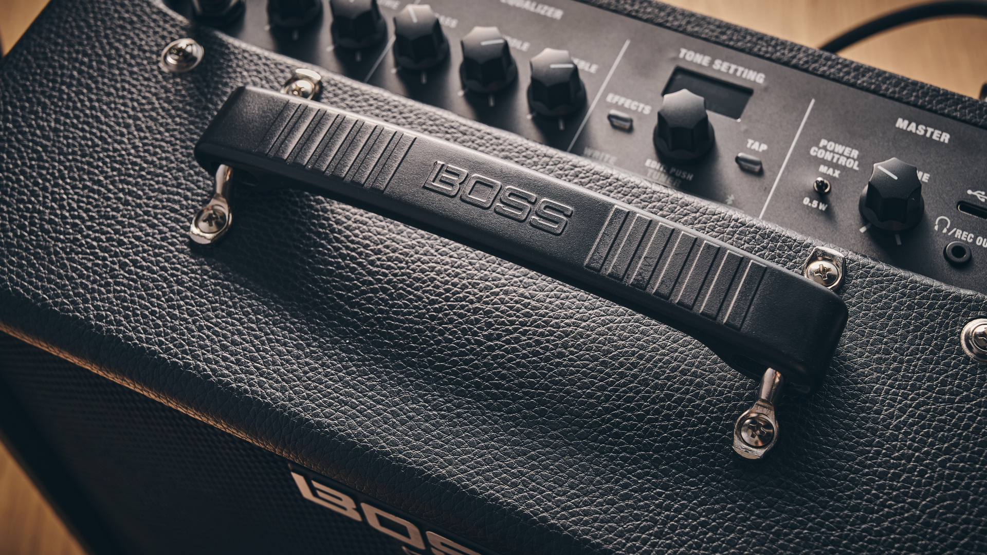 Boss Katana-25 shot on rug with wooden floor