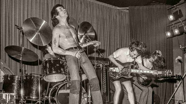 AC/DC: the story of the ’74 Jailbreak EP | Louder