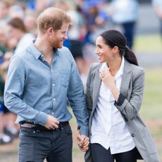 dubbo, australia october 17 prince harry, duke of sussex and meghan, duchess of sussex arrive at dubbo airport on october 17, 2018 in dubbo, australia the duke and duchess of sussex are on their official 16 day autumn tour visiting cities in australia, fiji, tonga and new zealand photo by samir husseinsamir husseinwireimage