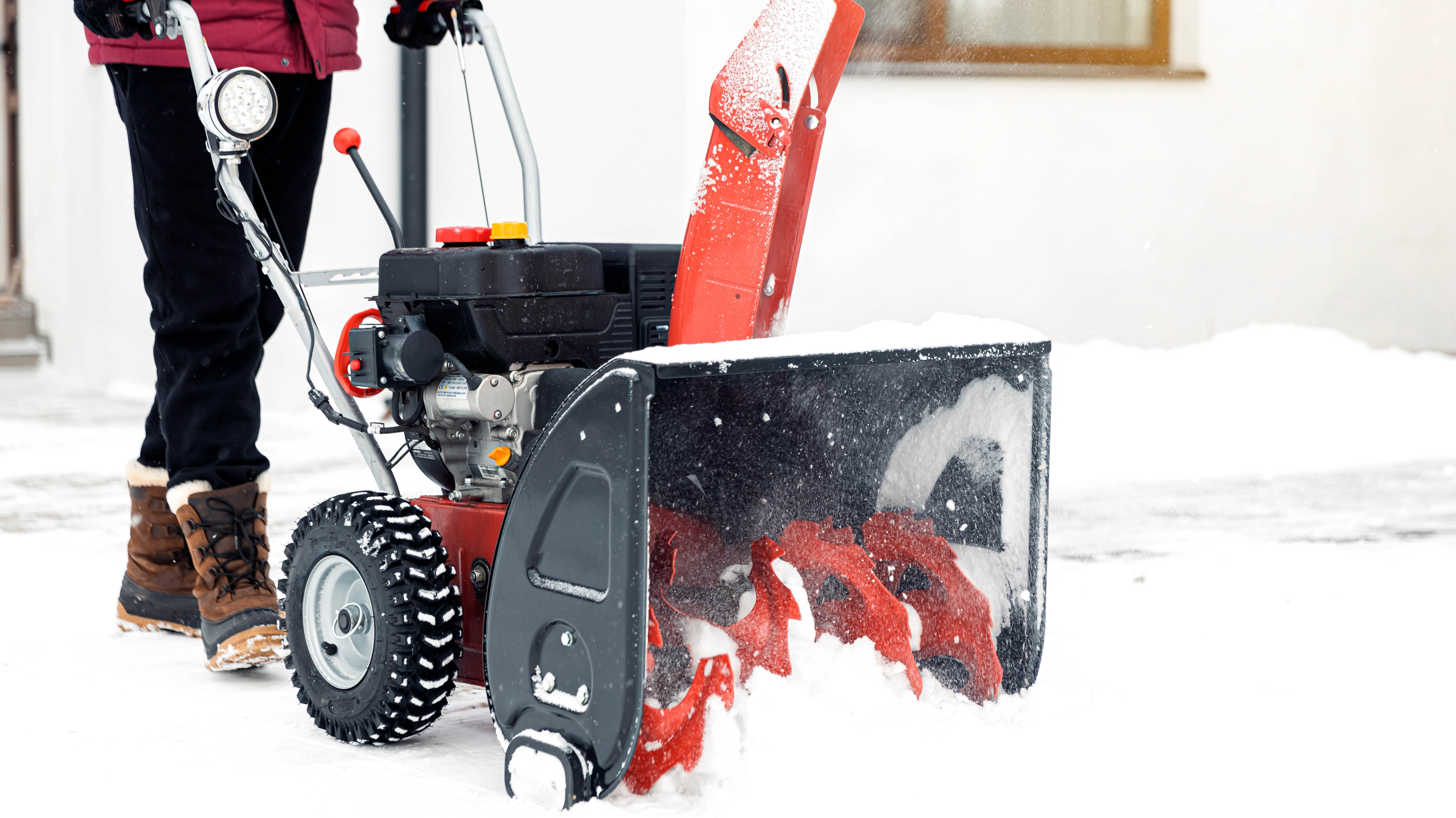 Tips on How To Run A Snowblower