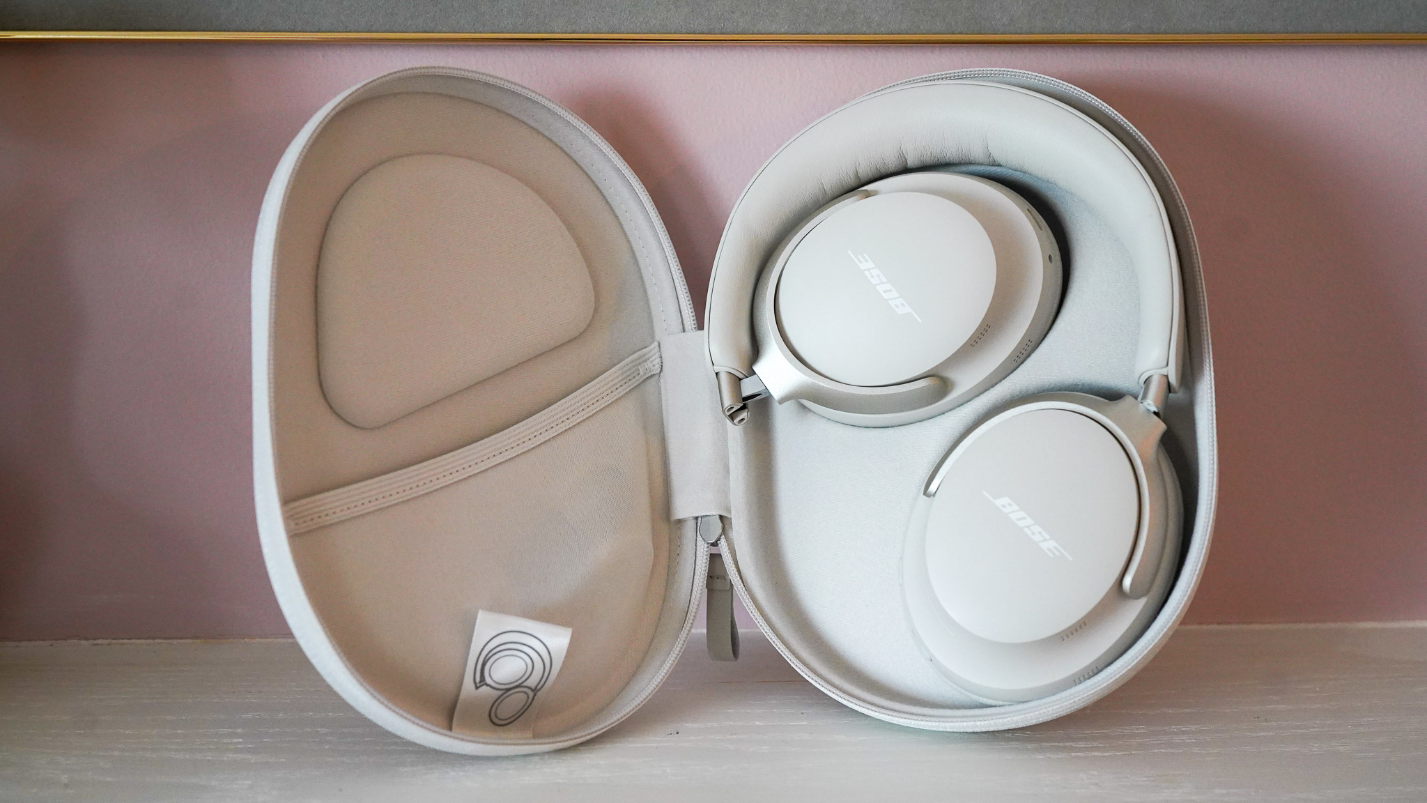 Apple AirPods Max vs Bose QuietComfort Ultra Headphones