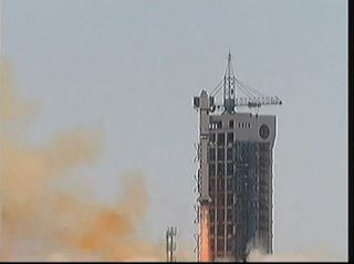 Chinese Long March Rocket Launches on April 26, 2013