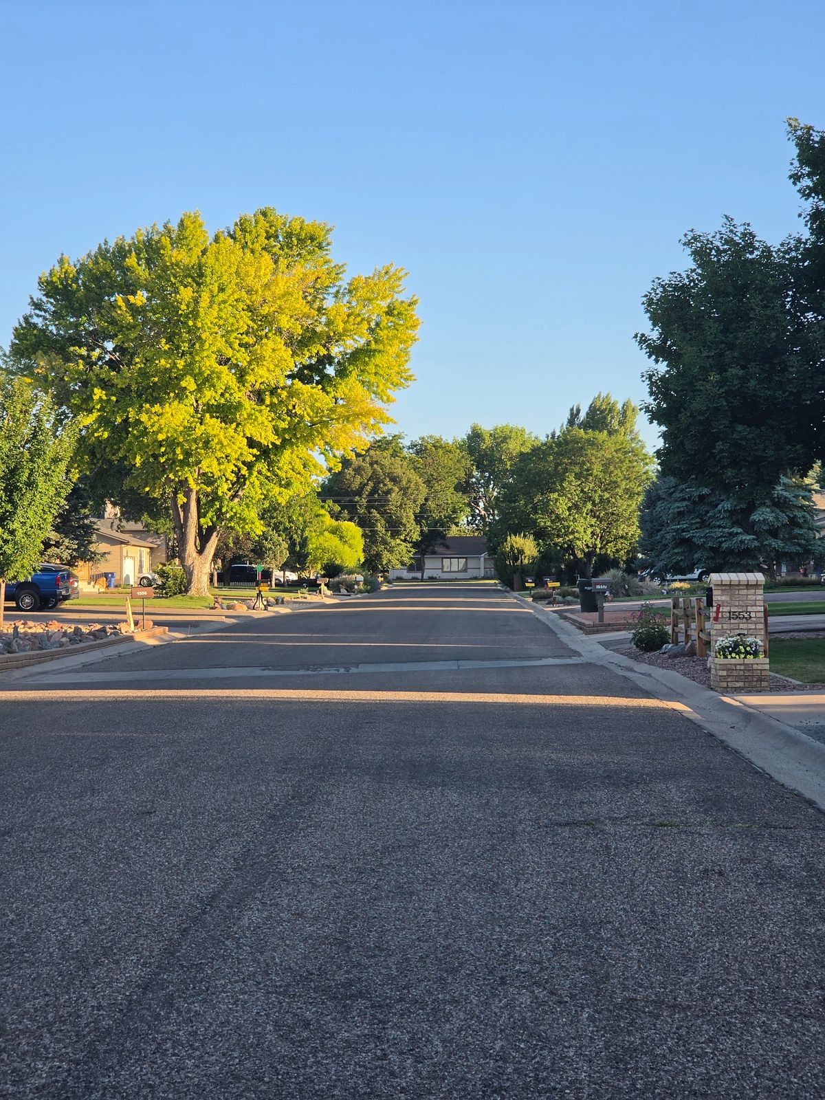 Photos of a sidewalk taken on the Samsung Galaxy S26