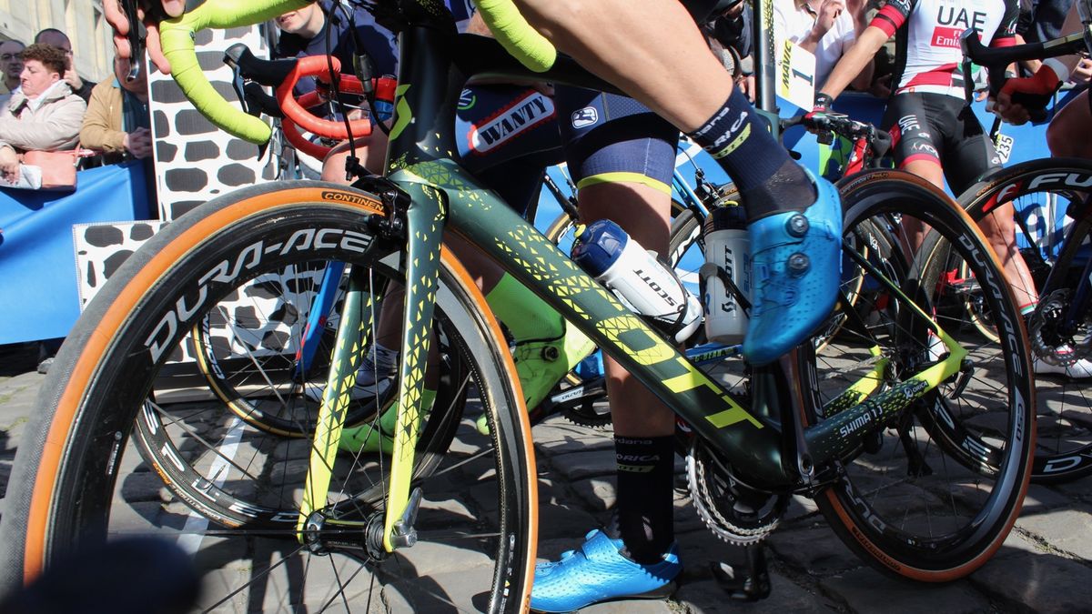 2016 winner Hayman's custom cobble-Kangaroo Scott Foil RC