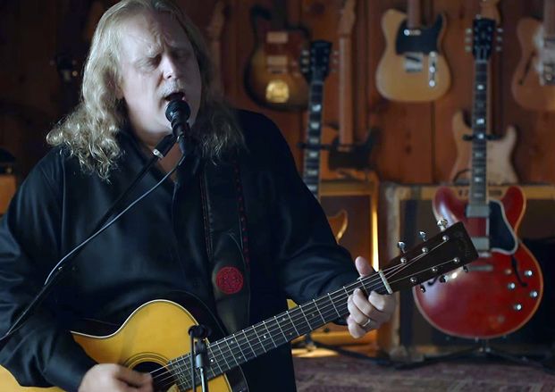 Warren Haynes Performs 