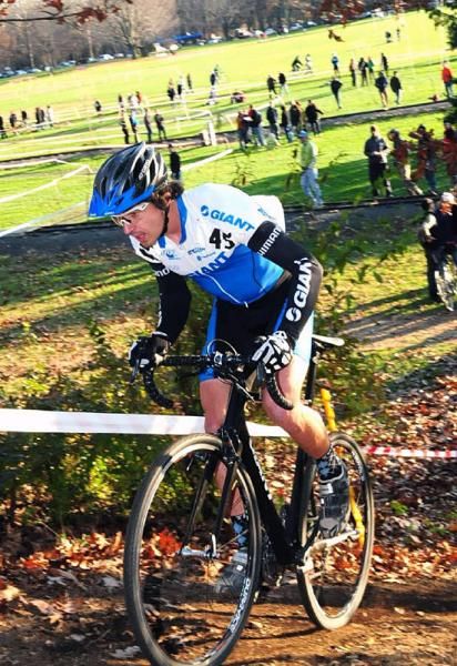 Adam Craig (Team Giant) closed on the leaders but dropped a chain.