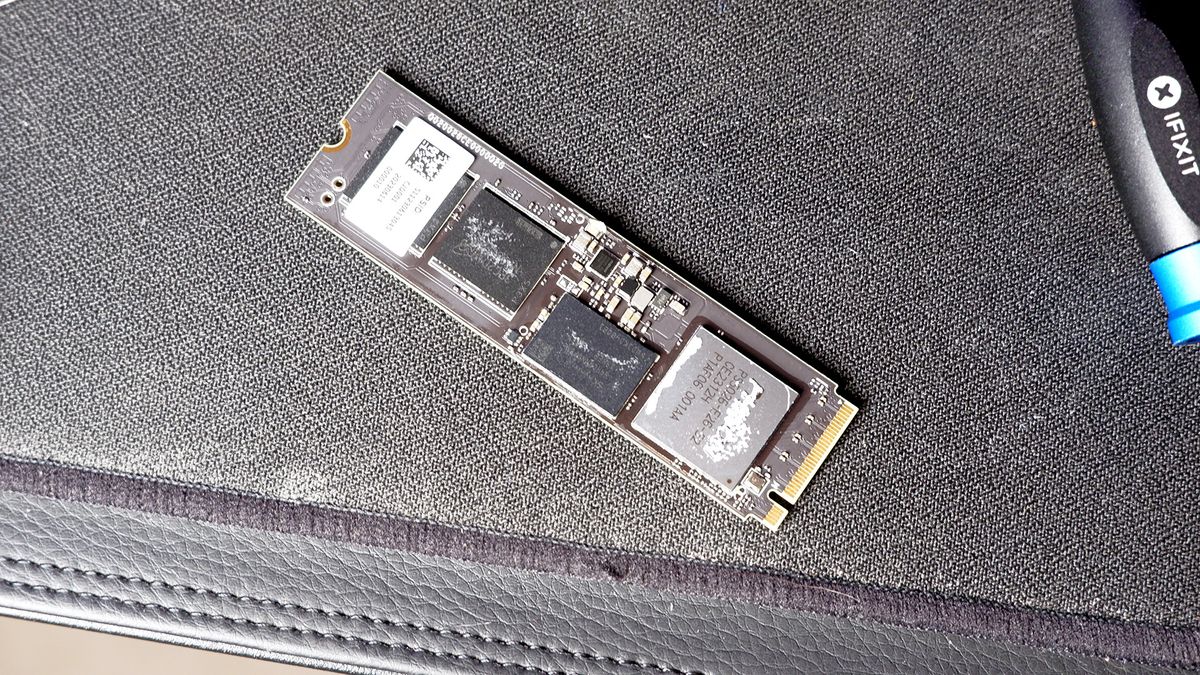 The Nextorage X Series 2TB SSD without a cooler.