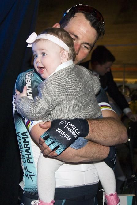 Mark Cavendish with daughter Delilah.