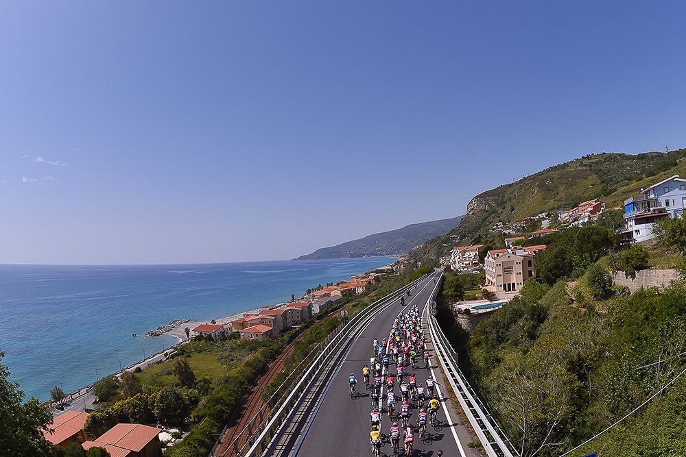 The peloton rides along the coast during the Giro's fourth stage.