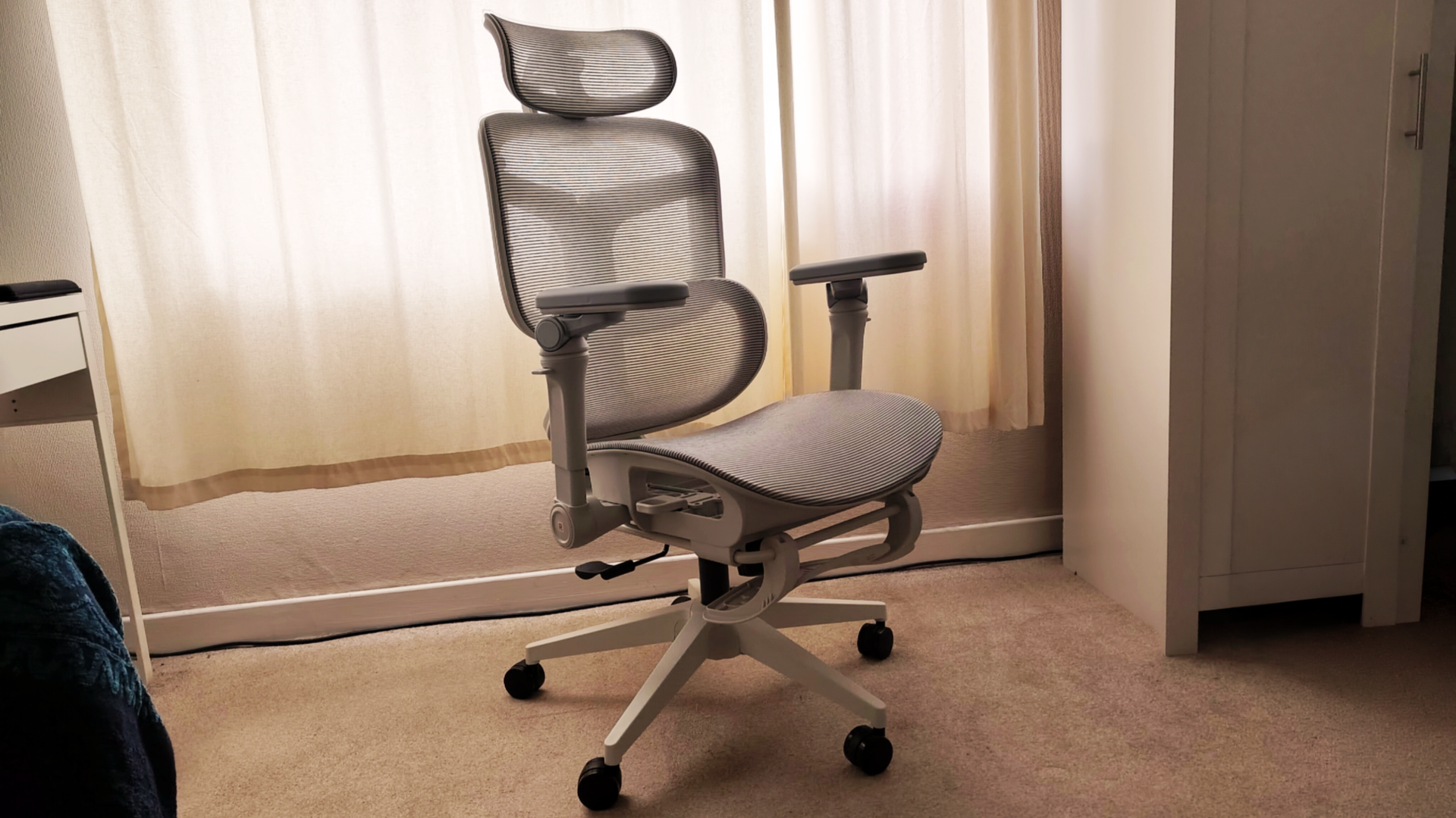 Testing out the Boulies EP600 office chair in a home office