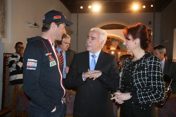 Tourism minister Luciano Alonso and Marc Coma speak with Ms. Alver