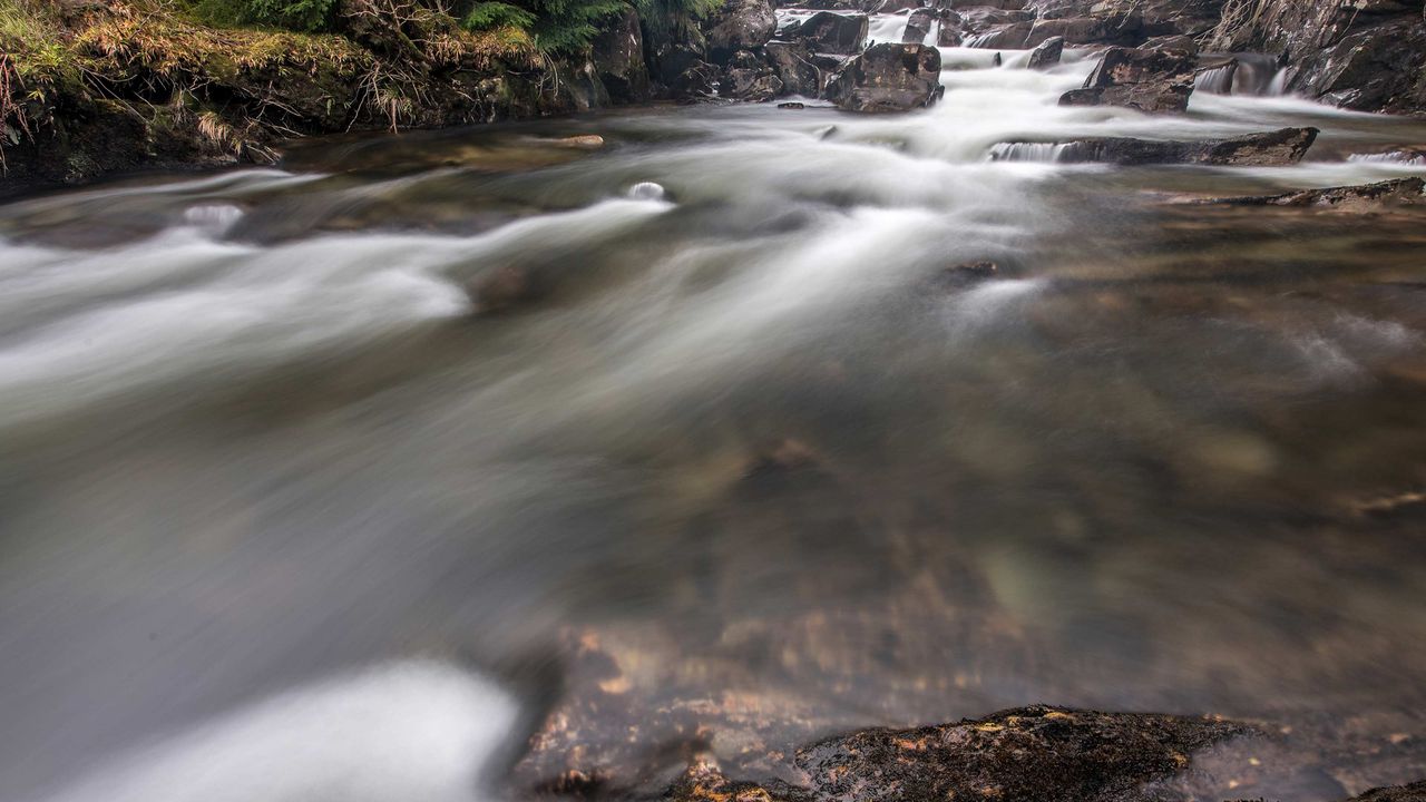 A stream flows over rocks.