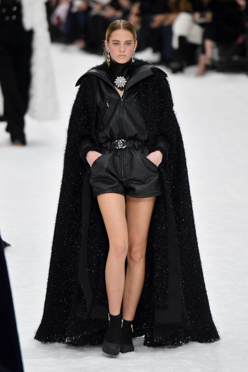 Fashion, Fashion model, Fashion show, Runway, Clothing, Haute couture, Outerwear, Event, Public event, Long hair,