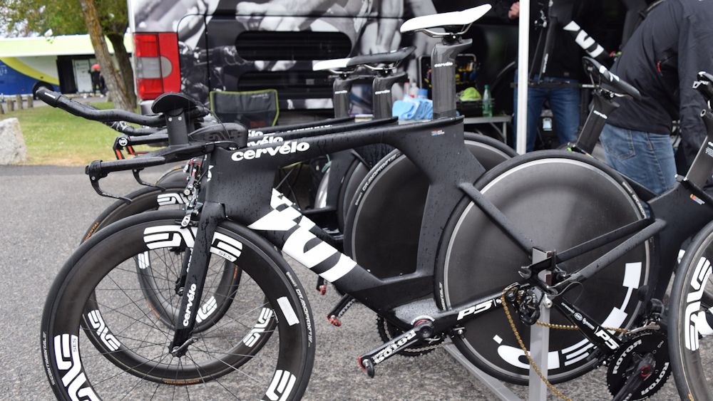 Dimension Data were equipped with a combination of ENVE and HED wheels