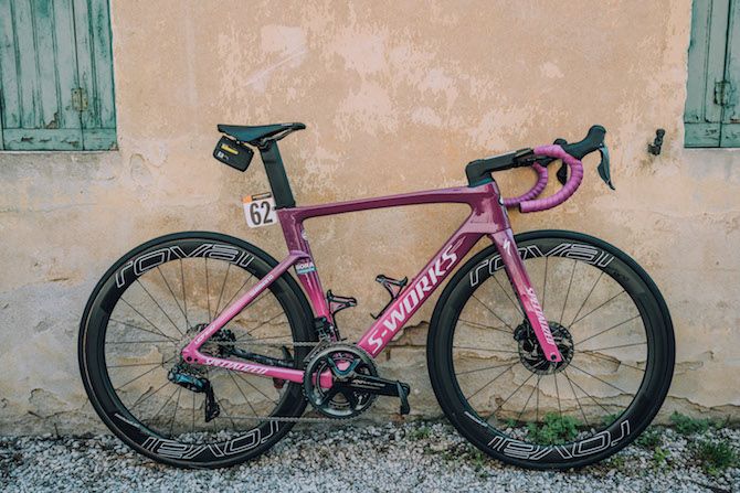 The brighter cyclamen and pink side of Pascal Ackermann's custom-painted Specialized Venge, "full of sparkle and colour"