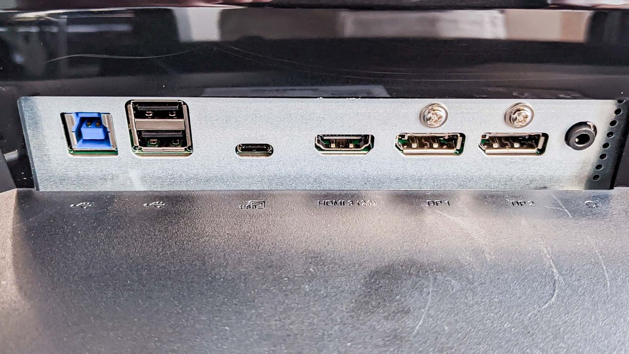 Acer Predator CG437K ports