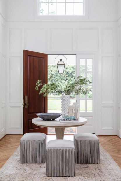 5 Entryway Seating Ideas To Make a Home's Entrance Stylish | Livingetc