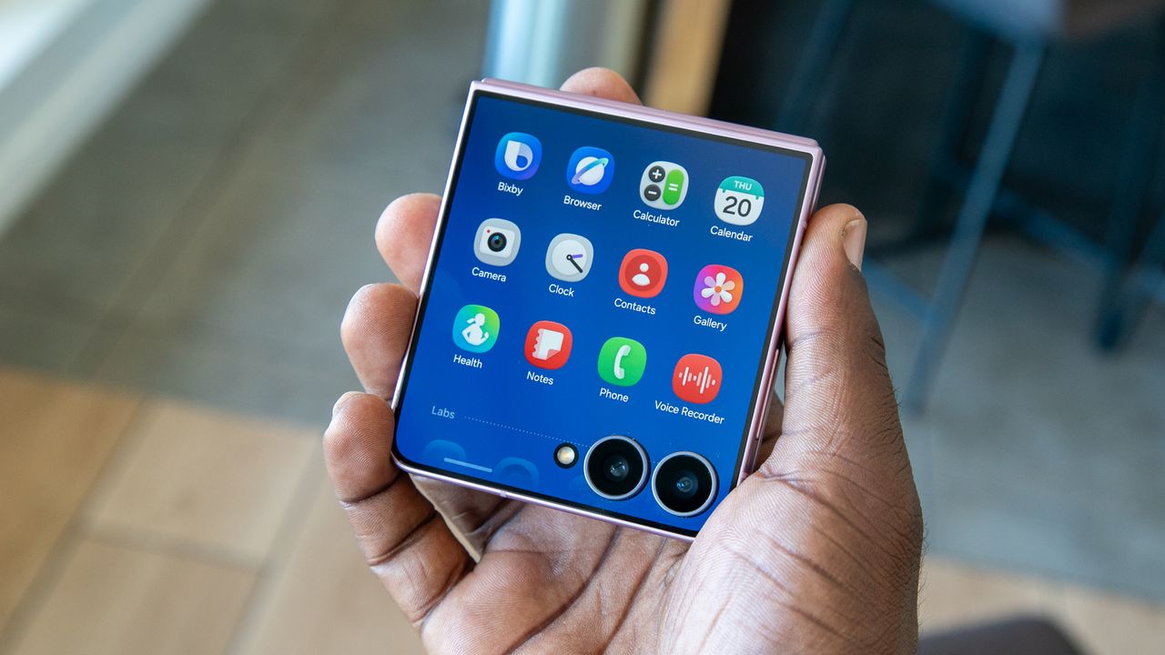 First-party cover screen apps on the Galaxy Z Flip 8