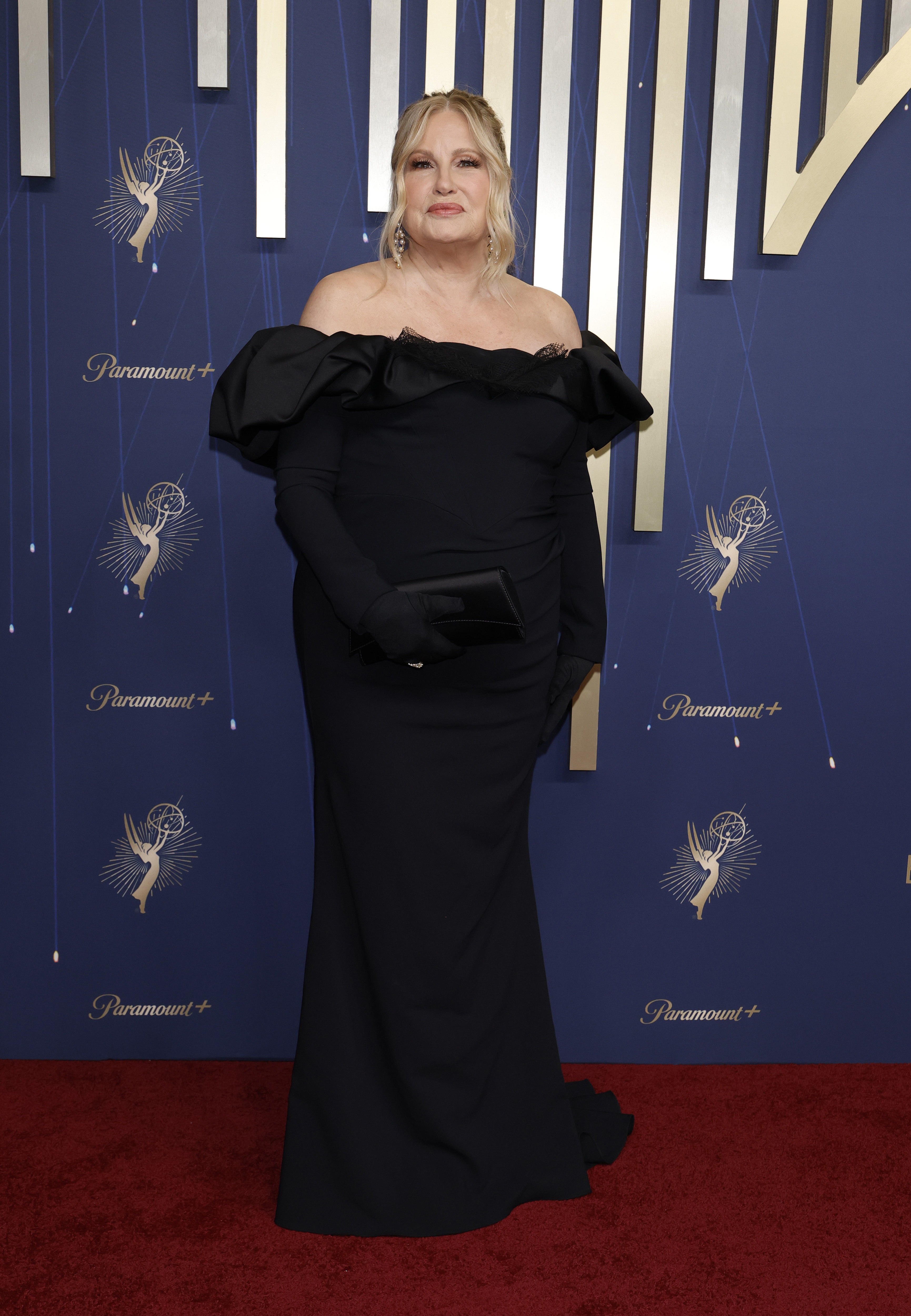Jennifer Coolidge at emmys 2025.