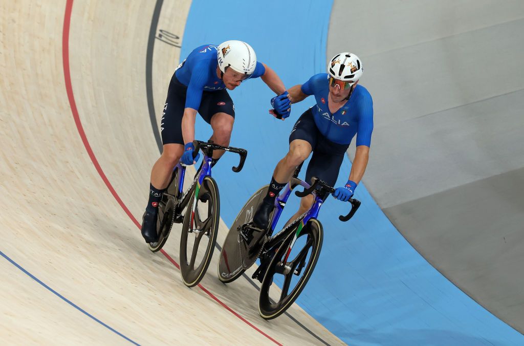 PARIS FRANCE AUGUST 10 LR Simone Consonni and Elia Viviani of Team Italy take over during the Mens Madison Final on day fifteen of the Olympic Games Paris 2024 at SaintQuentinenYvelines Velodrome on August 10 2024 in Paris France Photo by Tim de WaeleGetty Images